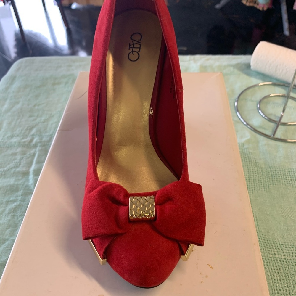 Red pumps